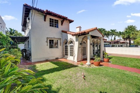 House in Miami Beach, Florida 6 bedrooms, 281.68 sq.m. № 1938856 - photo 6