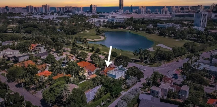 House in Miami Beach, Florida 6 bedrooms, 281.68 sq.m. № 1938856