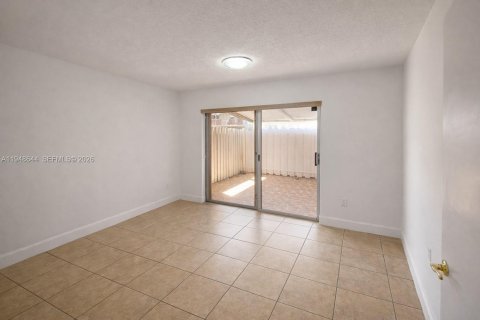 Touwnhouse à louer à Miami, Floride: 2 chambres, 59.36 m2 № 2004651 - photo 4