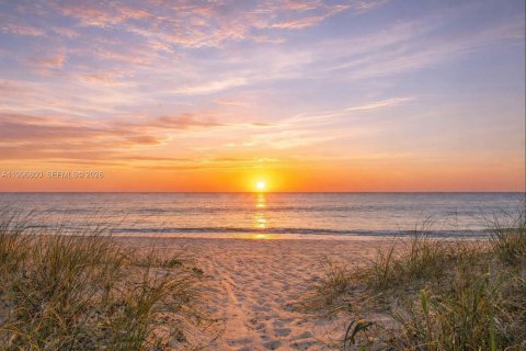 Copropriété à vendre à Lauderdale-by-the-Sea, Floride: 2 chambres, 127.46 m2 № 2063349 - photo 2