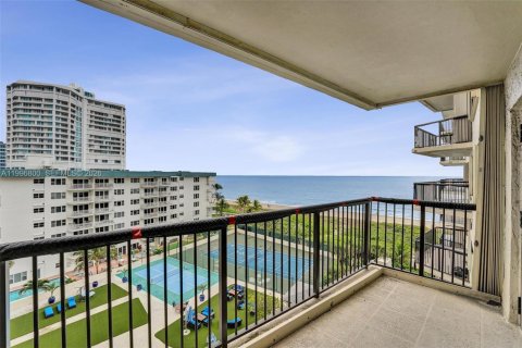 Copropriété à vendre à Lauderdale-by-the-Sea, Floride: 2 chambres, 127.46 m2 № 2063349 - photo 9