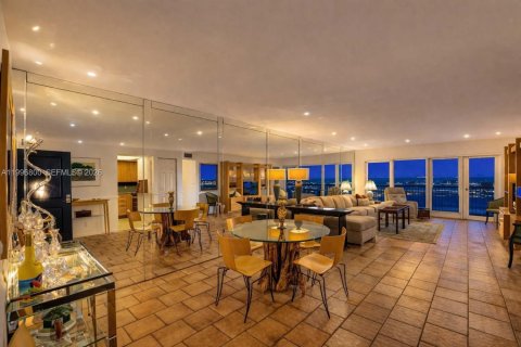 Copropriété à vendre à Lauderdale-by-the-Sea, Floride: 2 chambres, 127.46 m2 № 2063349 - photo 3