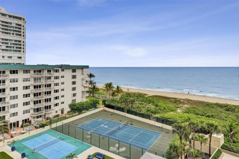 Copropriété à vendre à Lauderdale-by-the-Sea, Floride: 2 chambres, 127.46 m2 № 2063349 - photo 27