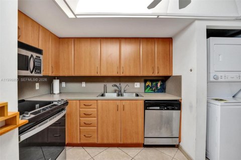 Copropriété à vendre à Lauderdale-by-the-Sea, Floride: 2 chambres, 127.46 m2 № 2063349 - photo 12