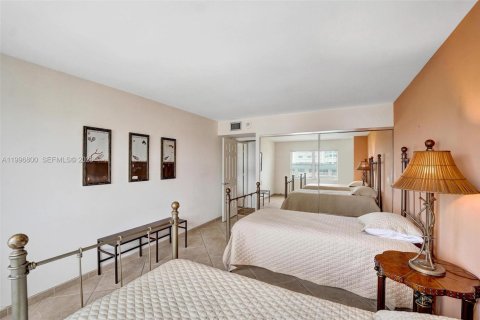 Copropriété à vendre à Lauderdale-by-the-Sea, Floride: 2 chambres, 127.46 m2 № 2063349 - photo 24