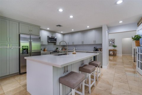 Снять в аренду виллу или дом в Пемброк-Пайнс, Флорида 4 спальни, 310.76м2, № 2066691 - фото 8