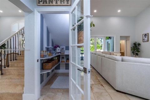 Снять в аренду виллу или дом в Пемброк-Пайнс, Флорида 4 спальни, 310.76м2, № 2066691 - фото 22