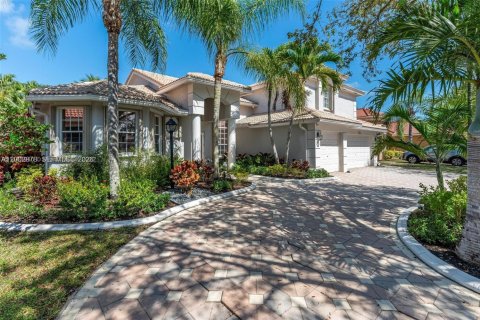 Дом в Пемброк-Пайнс, Флорида 4 спальни, 310.76м2 № 2066691