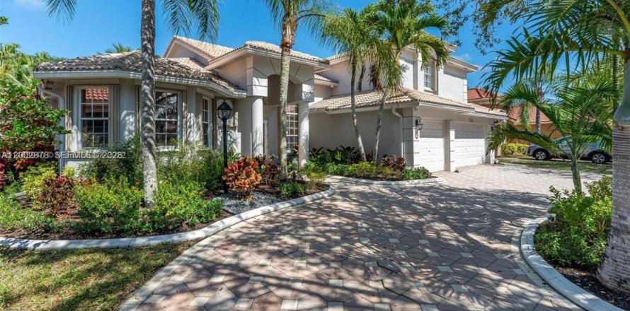 Дом в Пемброк-Пайнс, Флорида 4 спальни, 310.76м2 № 2066691