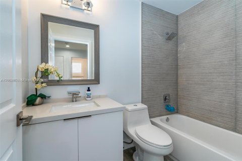 Снять в аренду виллу или дом в Пемброк-Пайнс, Флорида 4 спальни, 310.76м2, № 2066691 - фото 21