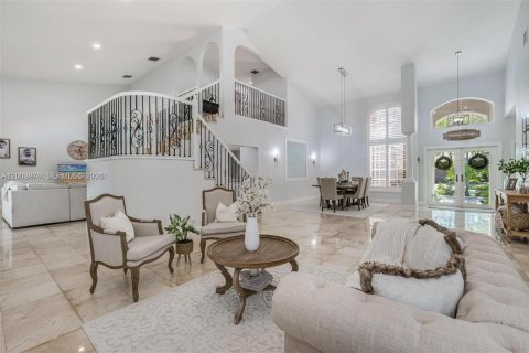 Снять в аренду виллу или дом в Пемброк-Пайнс, Флорида 4 спальни, 310.76м2, № 2066691 - фото 4