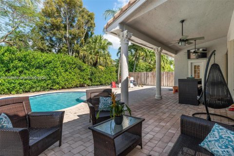 Снять в аренду виллу или дом в Пемброк-Пайнс, Флорида 4 спальни, 310.76м2, № 2066691 - фото 12