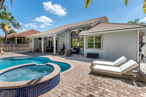 Снять в аренду виллу или дом в Пемброк-Пайнс, Флорида 4 спальни, 310.76м2, № 2066691 - фото 11