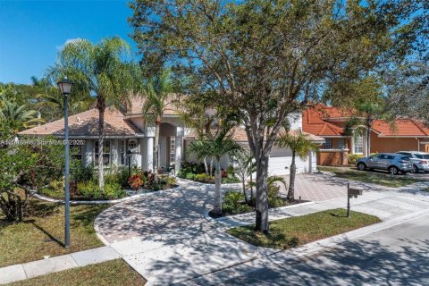 Снять в аренду виллу или дом в Пемброк-Пайнс, Флорида 4 спальни, 310.76м2, № 2066691 - фото 24