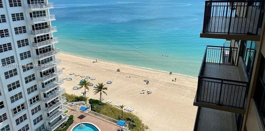 Apartment in Fort Lauderdale, Florida 1 bedroom, 74.51 sq.m. № 1975471