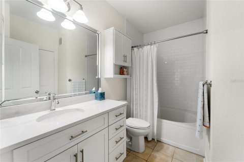 Condominio en alquiler en Tampa, Florida, 2 dormitorios, 97.92 m2 № 1917081 - foto 11