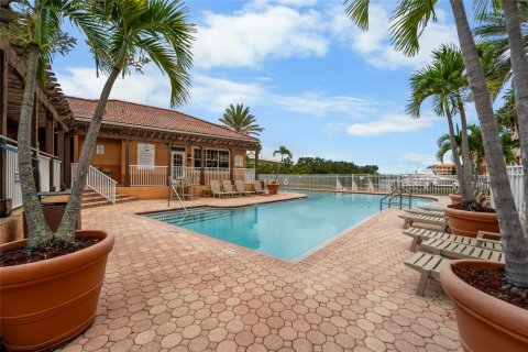 Condominio en alquiler en Tampa, Florida, 2 dormitorios, 97.92 m2 № 1917081 - foto 18