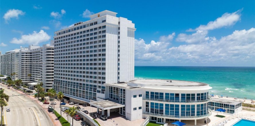 Estudio en el Condominio en Miami Beach, Florida  № 1859704