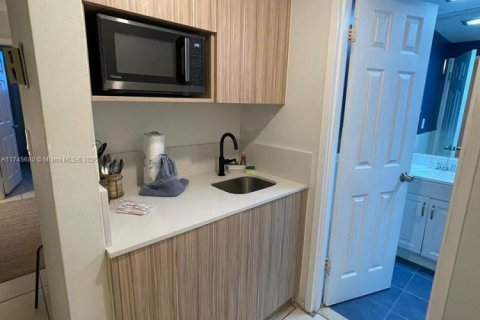 Condominio en venta en Miami Beach, Florida, 37.16 m2 № 1859704 - foto 12