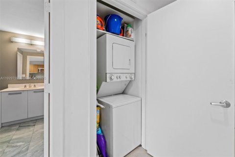 Condominio en alquiler en Miami, Florida, 56.95 m2 № 1988602 - foto 14