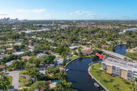 Condo in Oakland Park, Florida, 1 bedroom  № 1228839 - photo 1