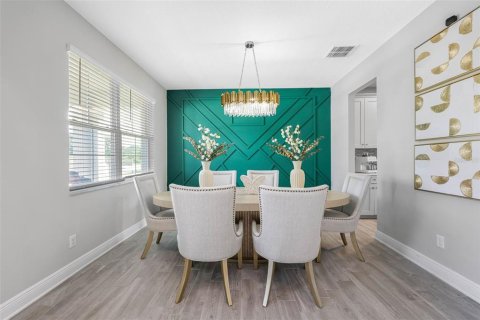 Casa en venta en Zephyrhills, Florida, 5 dormitorios, 349.41 m2 № 1902648 - foto 5