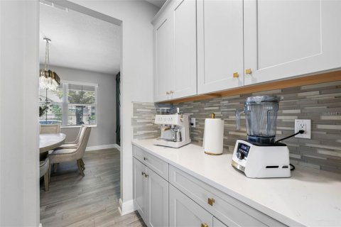 Casa en venta en Zephyrhills, Florida, 5 dormitorios, 349.41 m2 № 1902648 - foto 9