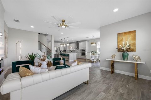 Casa en venta en Zephyrhills, Florida, 5 dormitorios, 349.41 m2 № 1902648 - foto 12