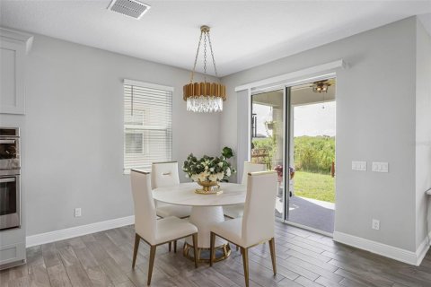 Casa en venta en Zephyrhills, Florida, 5 dormitorios, 349.41 m2 № 1902648 - foto 10
