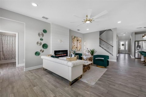 Casa en venta en Zephyrhills, Florida, 5 dormitorios, 349.41 m2 № 1902648 - foto 11