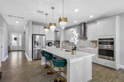 Casa en venta en Zephyrhills, Florida, 5 dormitorios, 349.41 m2 № 1902648 - foto 2