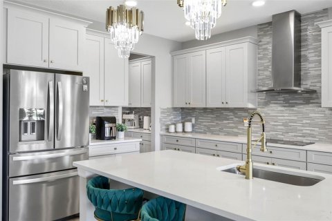Casa en venta en Zephyrhills, Florida, 5 dormitorios, 349.41 m2 № 1902648 - foto 8