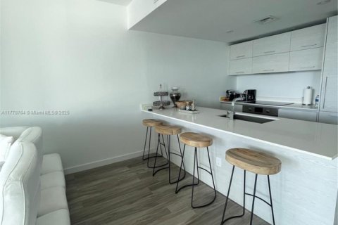 Condominio en venta en Miami, Florida, 1 dormitorio, 81.75 m2 № 1985659 - foto 4