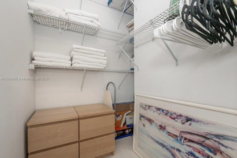 Снять в аренду кондоминиум в Майами-Бич, Флорида 1 спальня, 55.74м2, № 2035698 - фото 23