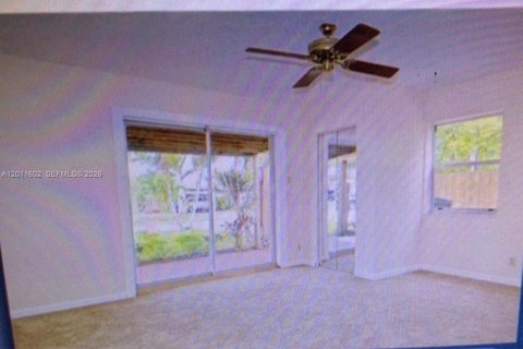 Commercial property in Dania Beach, Florida 205.41 sq.m. № 2075359 - photo 10