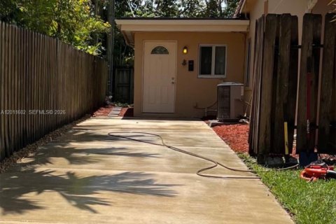 Commercial property in Dania Beach, Florida 205.41 sq.m. № 2075359 - photo 3