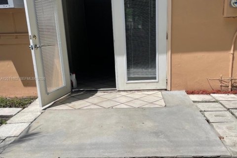 Commercial property in Dania Beach, Florida 205.41 sq.m. № 2075359 - photo 5