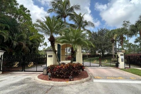 House in Port St. Lucie, Florida 3 bedrooms, 137.68 sq.m. № 1100209 - photo 1