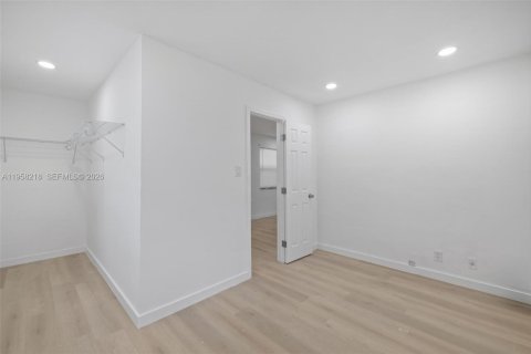 Commercial property in Hollywood, Florida 147.99 sq.m. № 2020687 - photo 9