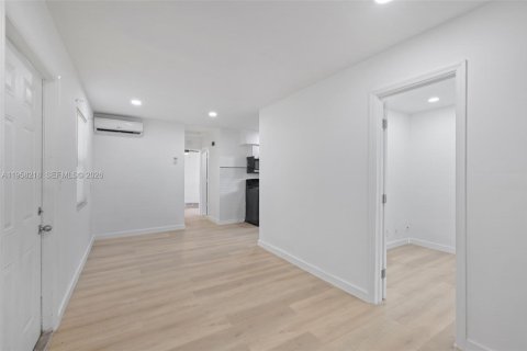 Commercial property in Hollywood, Florida 147.99 sq.m. № 2020687 - photo 3