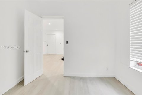 Commercial property in Hollywood, Florida 147.99 sq.m. № 2020687 - photo 19