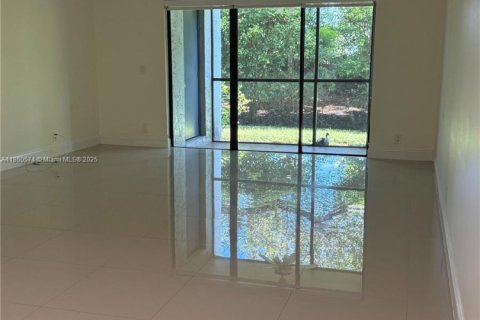 Apartamento en alquiler en Weston, Florida, 2 dormitorios, 113.34 m2 № 1957784 - foto 13