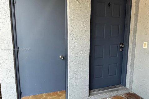 Apartamento en alquiler en Weston, Florida, 2 dormitorios, 113.34 m2 № 1957784 - foto 5