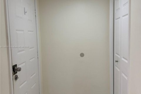 Apartamento en alquiler en Weston, Florida, 2 dormitorios, 113.34 m2 № 1957784 - foto 10