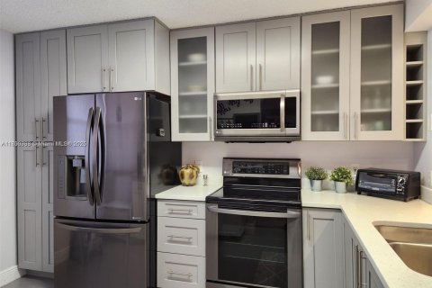 Купить кондоминиум в Санрайз, Флорида 2 спальни, 104.98м2, № 1682796 - фото 3
