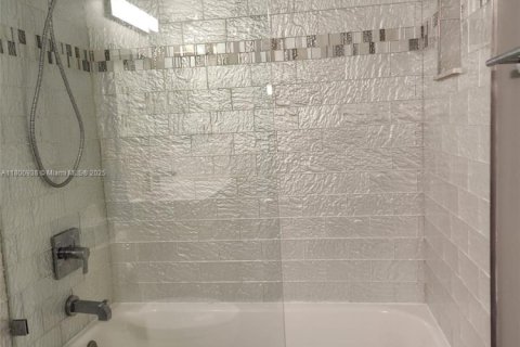 Купить кондоминиум в Санрайз, Флорида 2 спальни, 104.98м2, № 1682796 - фото 10
