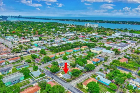 Casa en venta en West Palm Beach, Florida, 2 dormitorios, 87.33 m2 № 1227758 - foto 1