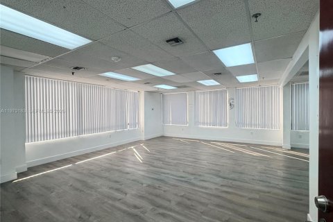 Купить коммерческую недвижимость в Хайалиа, Флорида № 2031914 - фото 8