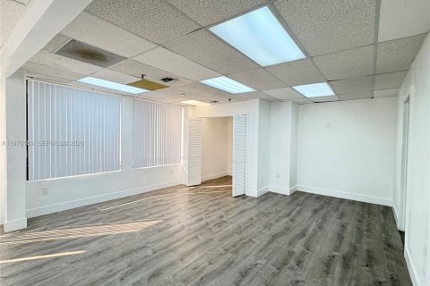 Купить коммерческую недвижимость в Хайалиа, Флорида № 2031914 - фото 10