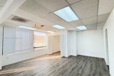 Купить коммерческую недвижимость в Хайалиа, Флорида № 2031914 - фото 11